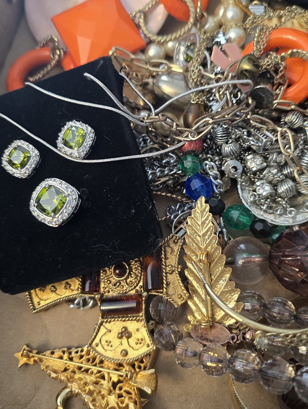 3 LB Pound Lot of Mixed Jewelry Pieces For Arts Crafts Some Broken & Wearable - Picture 3 of 10
